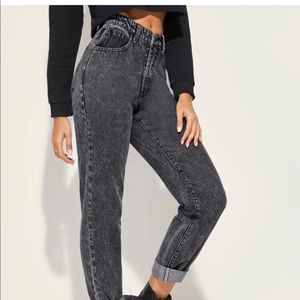 BLACK ACID WASH MOM JEANS 🖤